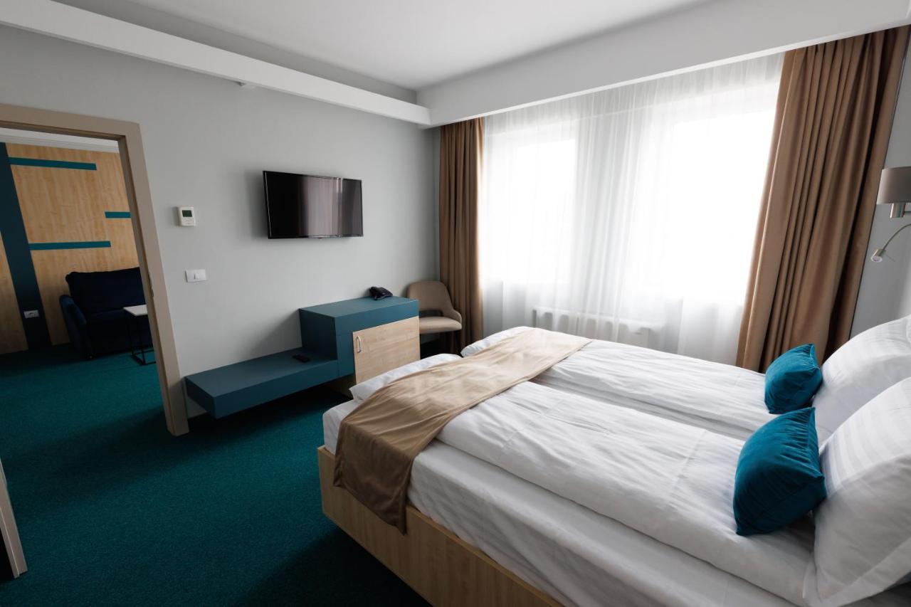 Hotel Yvy Себеш Екстер'єр фото